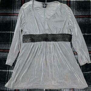 Gray 3/4 Sleeve Tunic with Black Waistband